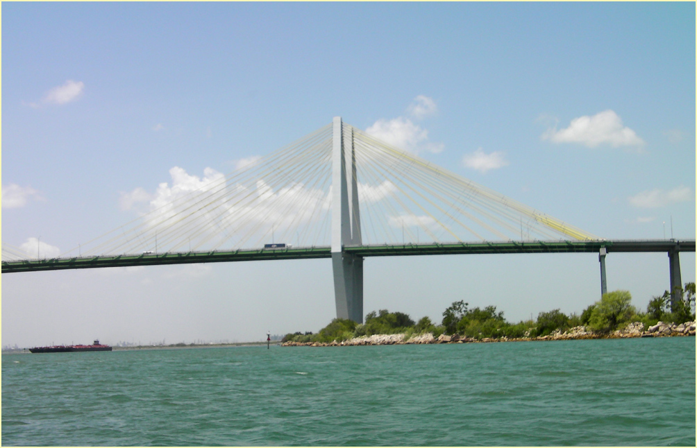 the-fred-hartman-bridge-in-baytown-texas